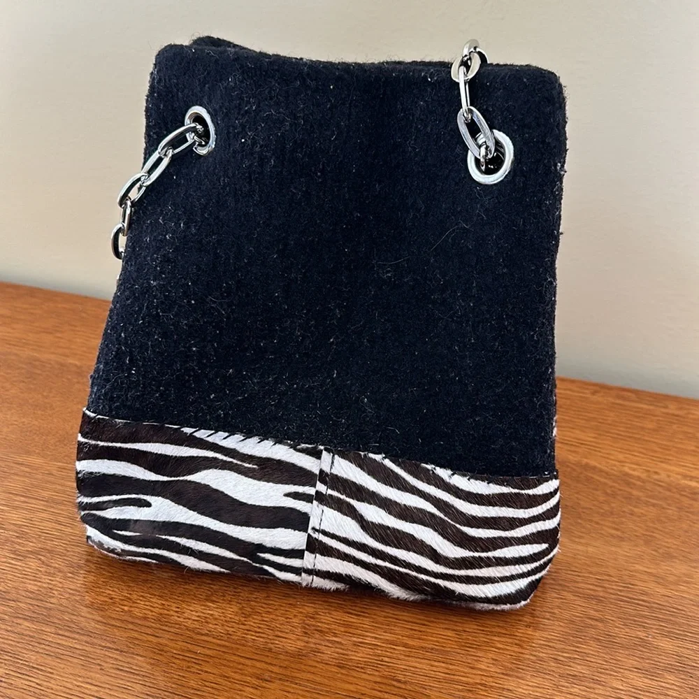 Exquisite Vintage Sarah Oliver Handbag: Silver Chains & Zebra Patterns - Picture 3 of 6
